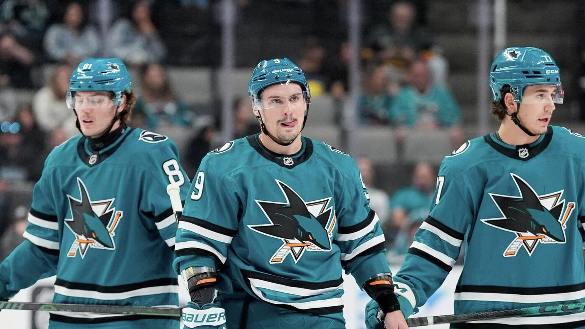 Хоккеист Сан-Хосе Шаркс Дмитрий Орлов (по центру) Хоккеист Сан-Хосе Шаркс Дмитрий Орлов (по центру) - РИА Новости, 1920, 21.11.2025