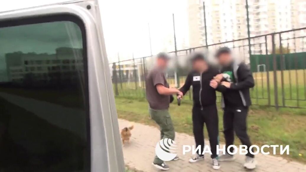 ФСБ опубликовала видео задержания мужчины, призывавшего бомбить Москву