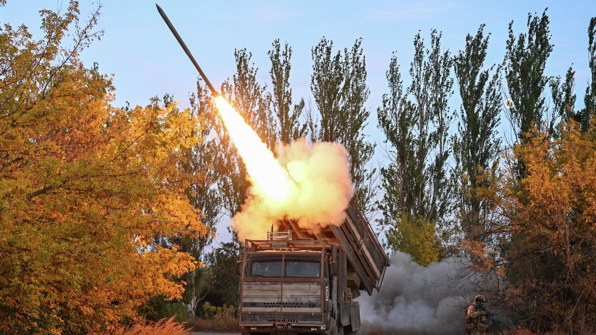 Боевая работа системы дистанционного минирования Земледелие - РИА Новости, 1920, 10.10.2025