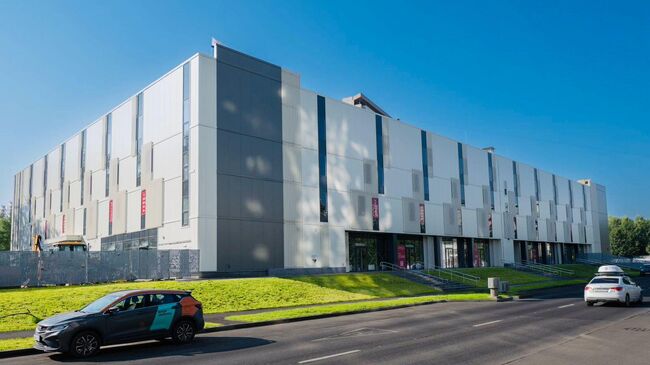 Гаражный комплекс в Олимпийской деревне на западе Москвы