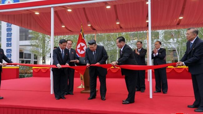 Торжественная церемония завершения строительства Пхеньянской объединенной больницы