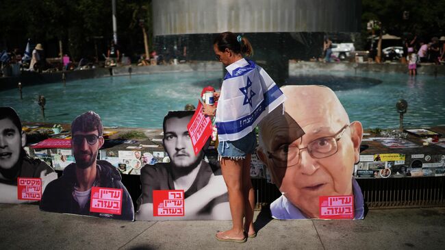 Мемориал, посвященный годовщине трагических событий 7 октября 2023 года в Тель-Авиве