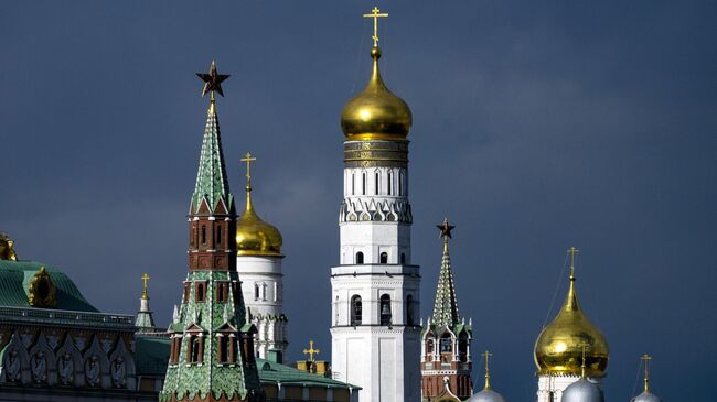 Колокольня Ивана Великого на территории Московского Кремля