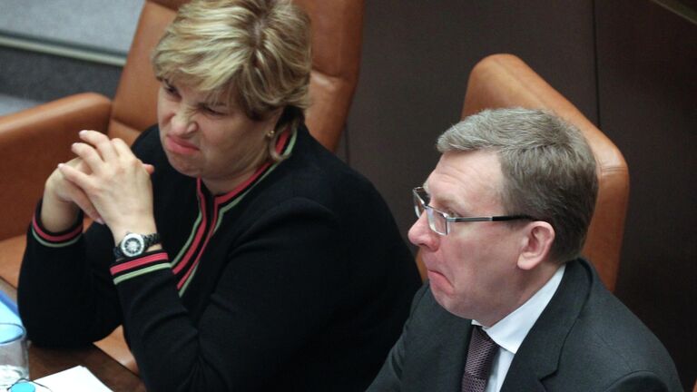Заместитель председателя правительства РФ – министр финансов РФ Алексей Кудрин и заместитель министра финансов России Татьяна Нестеренко на заседании Совета Федерации РФ