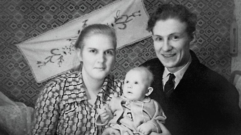 Маленький Алексей Кудрин с родителями