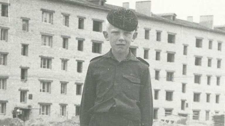 1970 год. В Монголии Кудрин не только играл в хоккей. Там он вступил в пионерскую организацию. И научился носить тюбетейку
