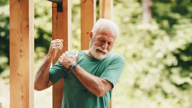 Пожилой мужчина