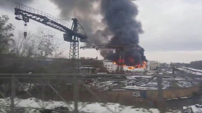 Пожар на складе в Новосибирске. Кадр видео из соцсетей