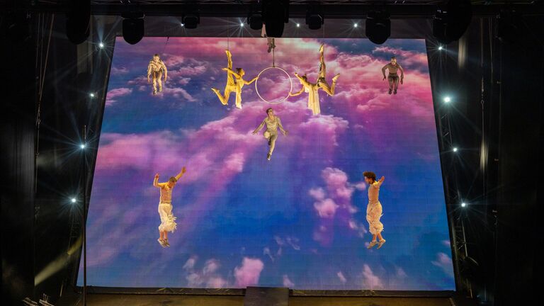 Шоу Антигравитация