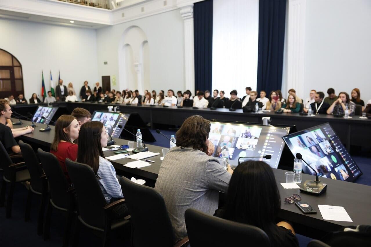 Конференция в зале ученого совета СКФУ - РИА Новости, 1920, 08.10.2025