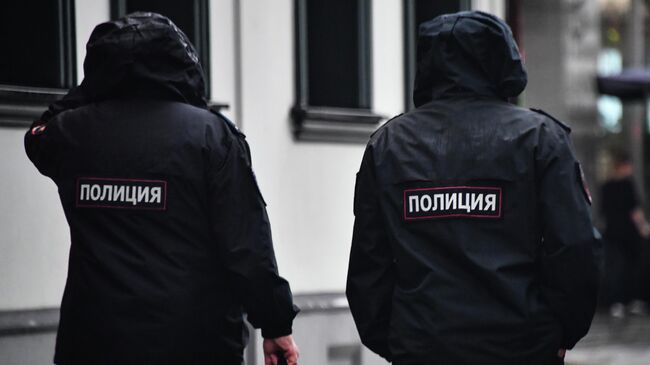 Сотрудники полиции  Сотрудники полиции