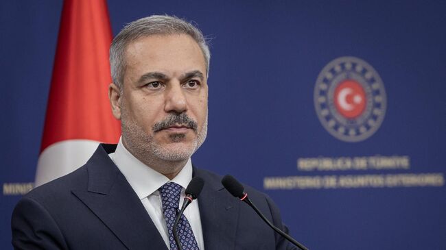 Министр иностранных дел Турции Хакан Фидан на пресс-конференции с главой МИД Сирии Асаадом аш-Шибани