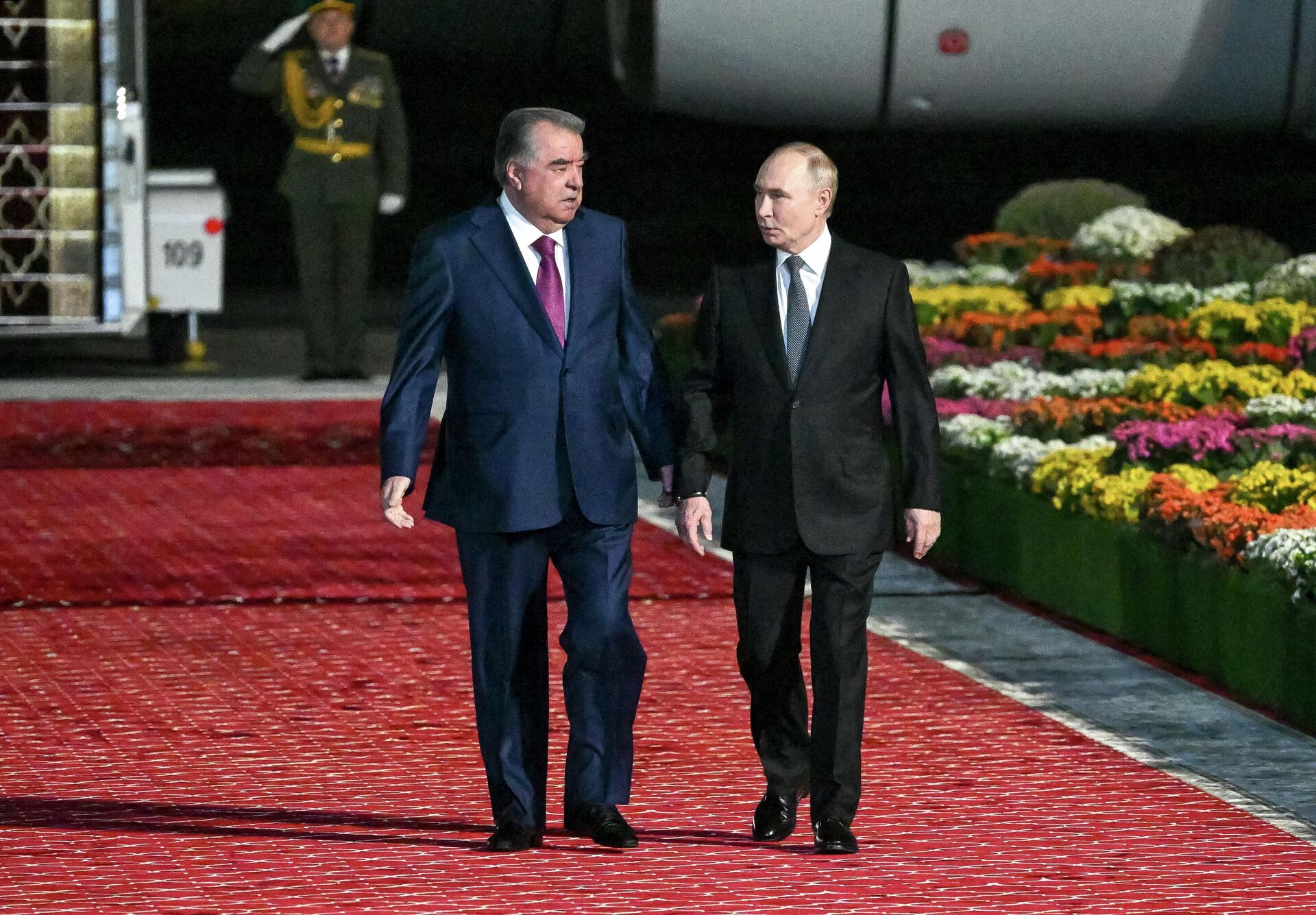 Президент России Владимир Путин прибыл в Международный аэропорт Душанбе