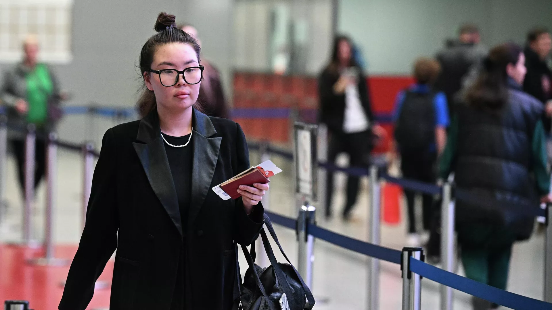 Warga negara Rusia Dashima Ochirnimaeva di bandara Sheremetyevo - RIA Novosti, 1920, 11/10/2025