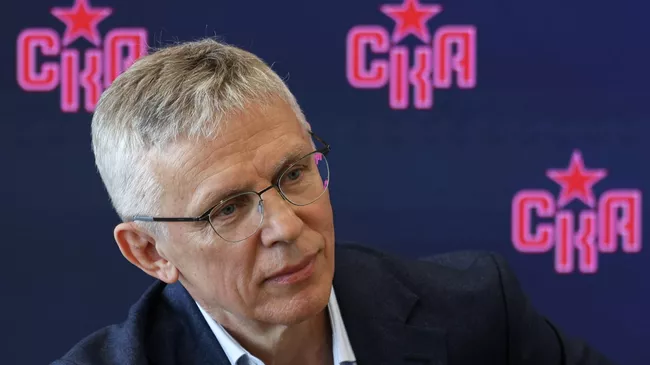 Тренер ХК СКА Игорь Ларионов