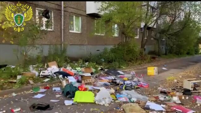 Кадры квартиры, с балкона которой мужчина выбросил малолетнюю дочь