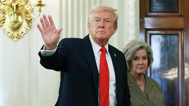 Президент США Дональд Трамп во время круглого стола в Государственной столовой Белого дома. 8 октября 2025