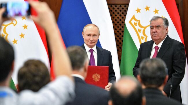 Путин и Рахмон завершили переговоры в Душанбе