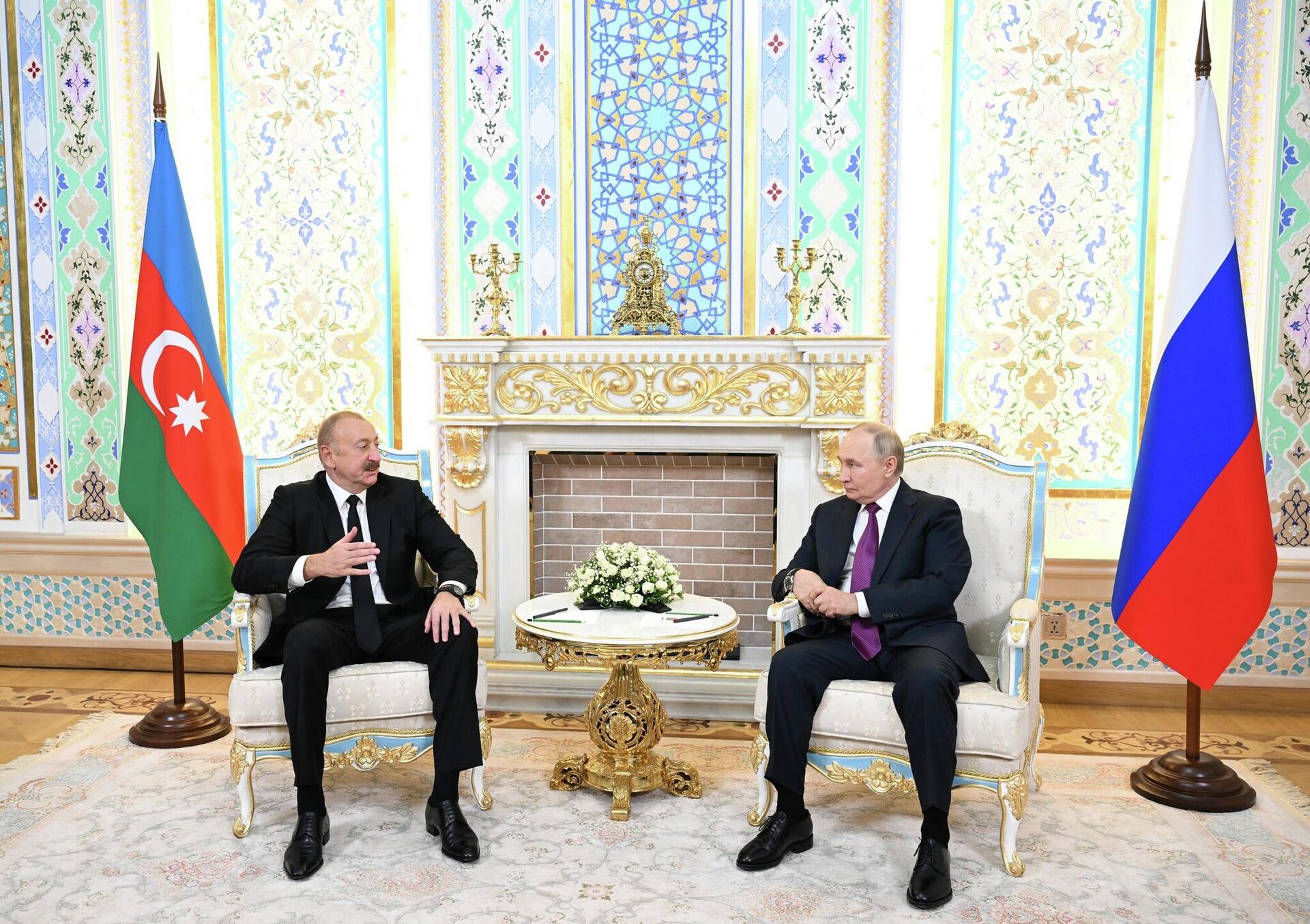 Владимир Путин и Ильхам Алиев во время встречи