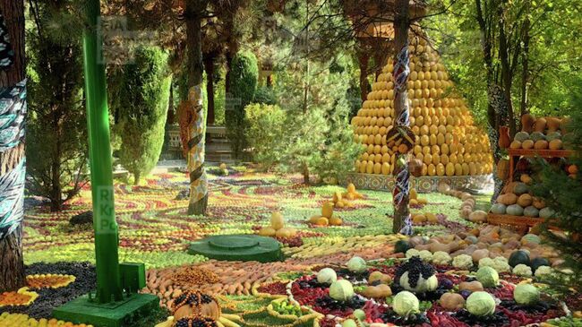 Картины из фруктов и овощей: как встретили Путина в Душанбе