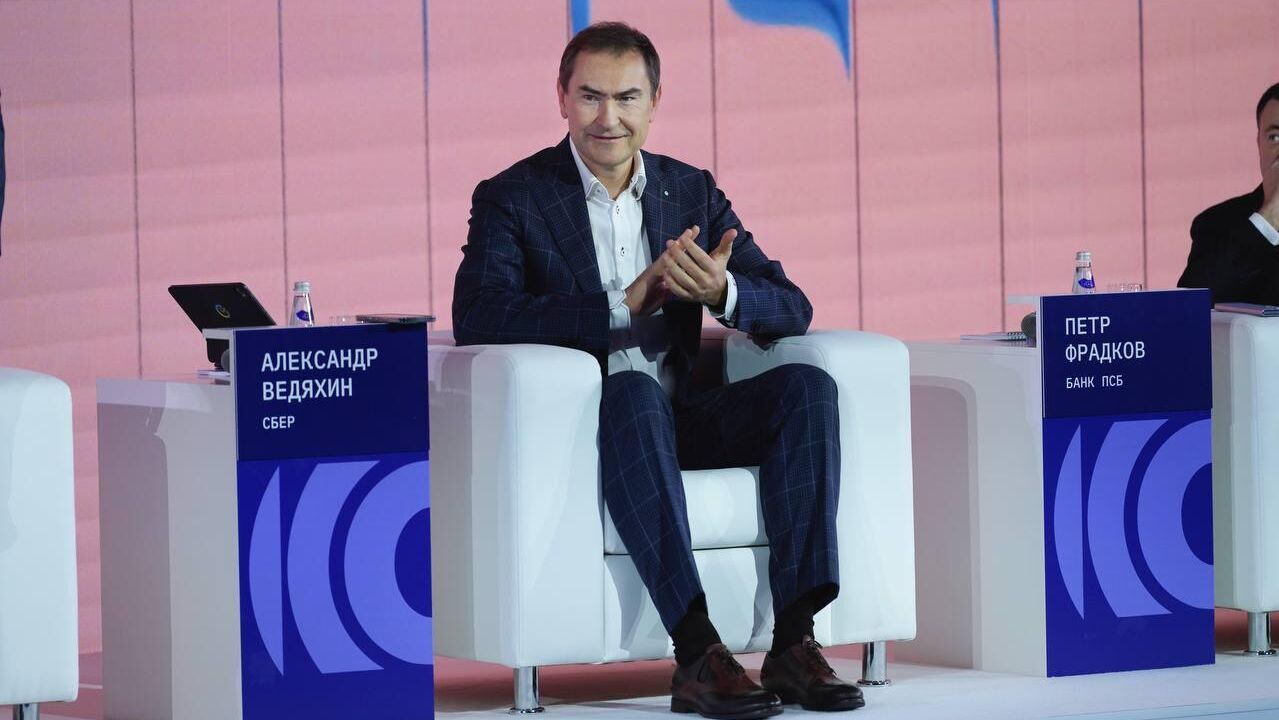 Первый заместитель председателя правления Сбербанка Александр Ведяхин - РИА Новости, 1920, 09.10.2025