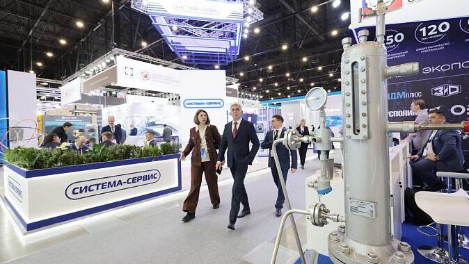 Губернатор Тульской области Дмитрий Миляев на XIV Петербургском международном газовом форуме - РИА Новости, 1920, 09.10.2025