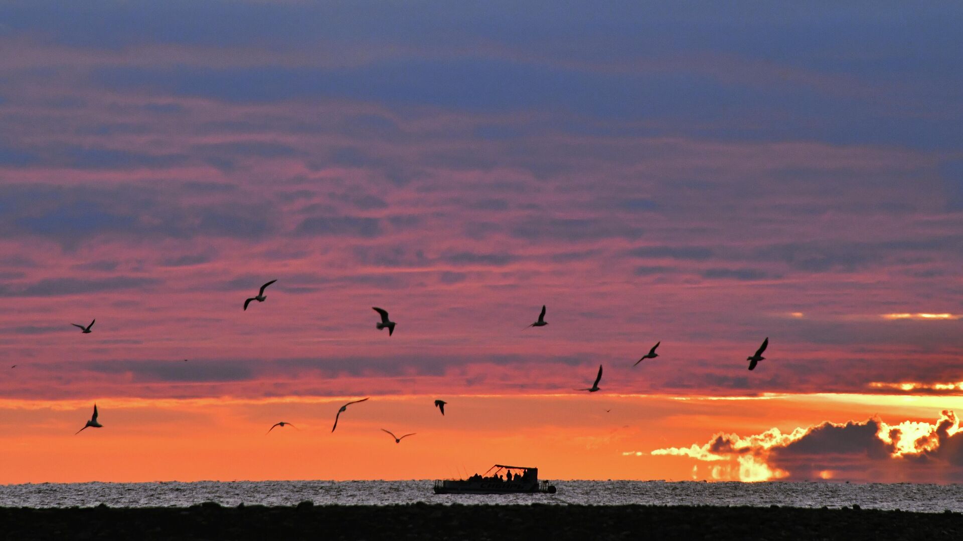 Российский танкер подвергся атаке в Черном море, заявили турецкие власти Российский танкер подвергся атаке в Черном море, заявили турецкие власти