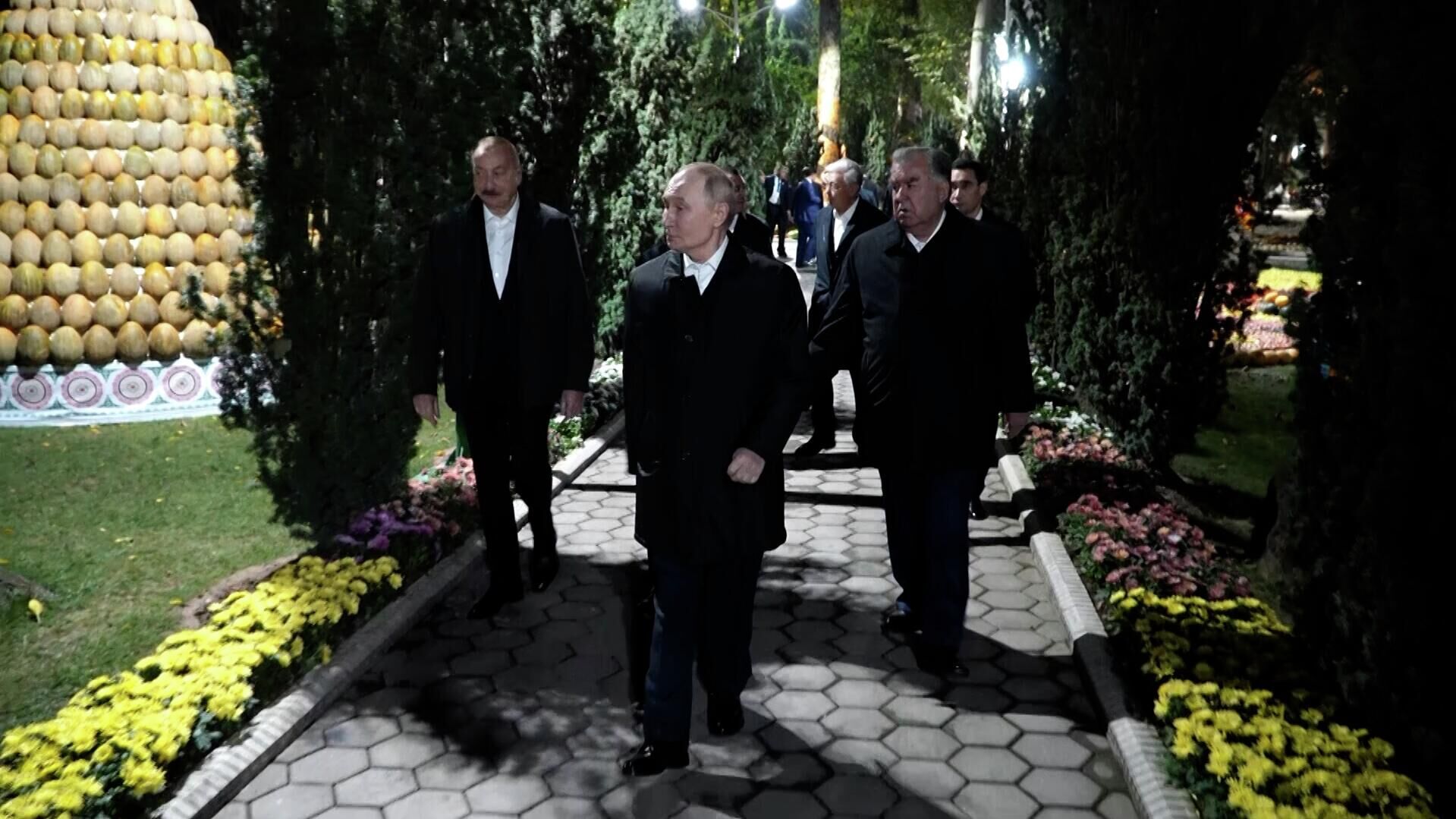 Неформальная встреча лидеров СНГ Неформальная встреча лидеров СНГ - РИА Новости, 1920, 10.10.2025