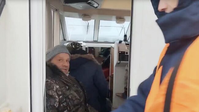 Рыбаки, спасенные в районе мыса Чирикова под Магаданом