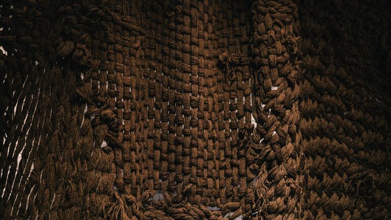 Знаменитый занавес Давида Боровского в спектаклю Гамлет Юрия Любимова в Театре на Таганке