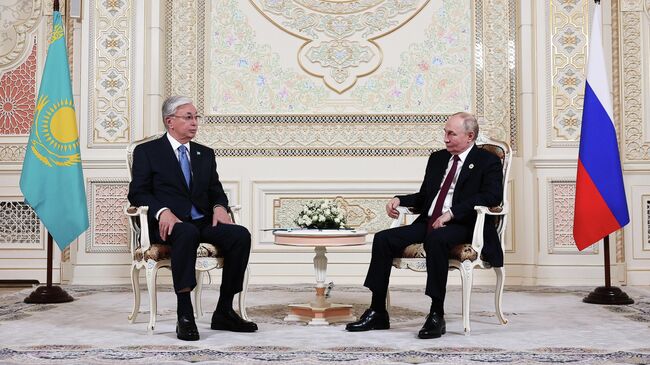 Путин и президент Казахстана Касым-Жомарт Токаев во время встречи в Душанбе Путин и президент Казахстана Касым-Жомарт Токаев во время встречи в Душанбе
