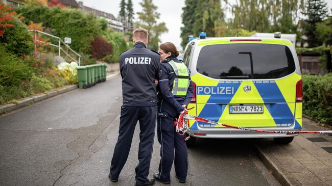 Полиция возле резиденции Ирис Штальцер 