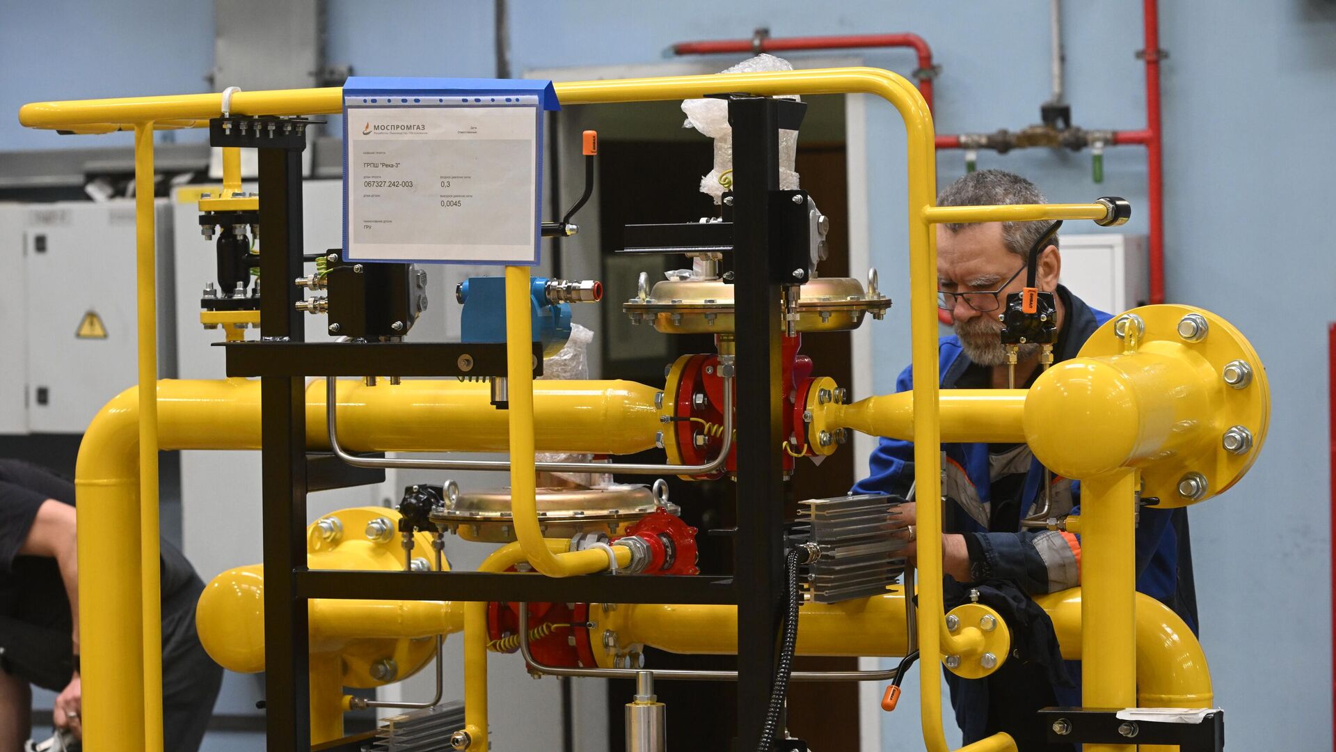 Производство газорегуляторных пунктов Производство газорегуляторных пунктов - РИА Новости, 1920, 14.10.2025