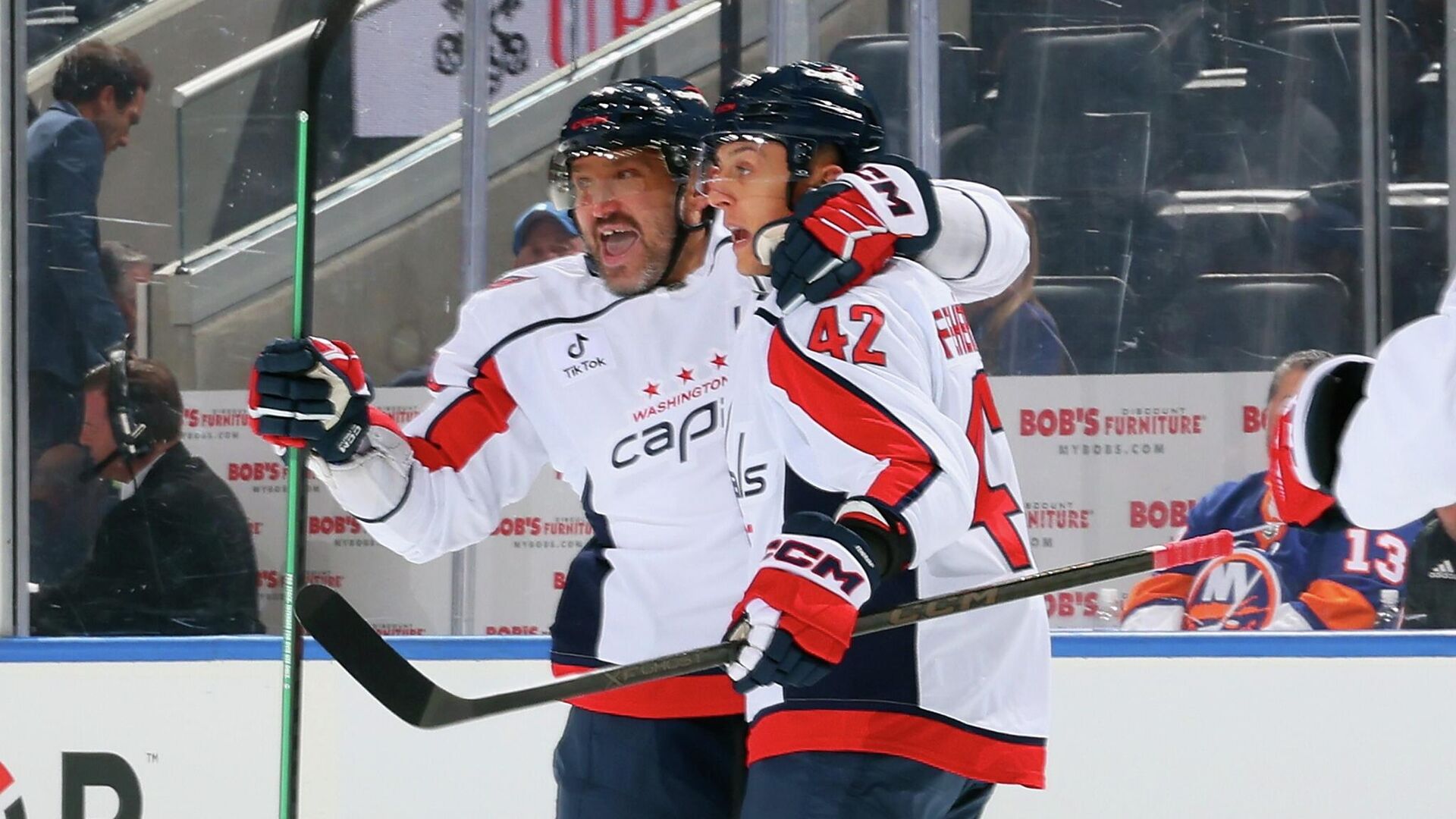 Александр Овечкин (слева) - РИА Новости, 1920, 12.10.2025