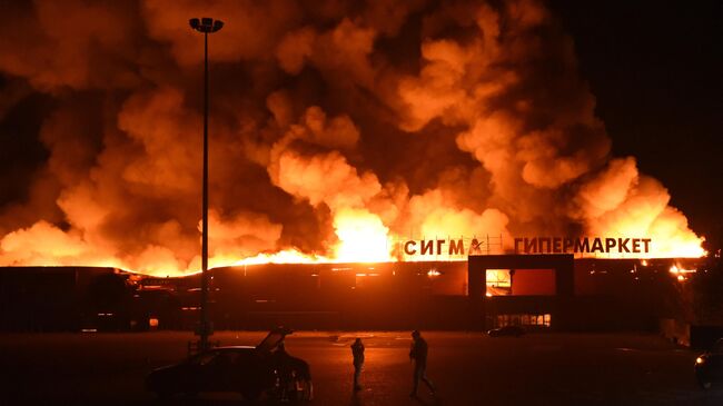 Последствия удара со стороны ВСУ по торговому центру Сигма в Макеевке