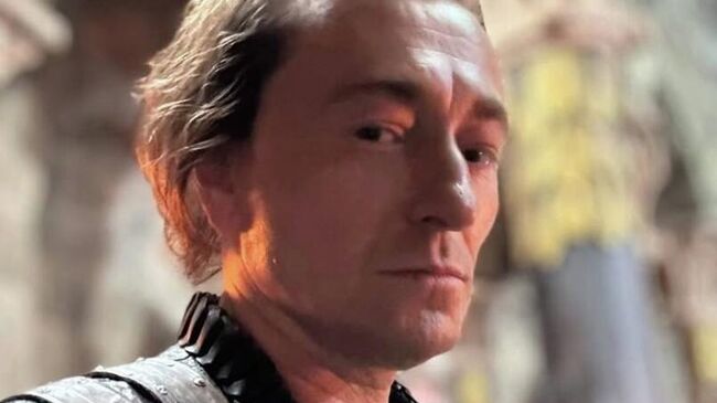 Актер Сергей Безруков на съемках сериала Трудно быть богом Актер Сергей Безруков на съемках сериала Трудно быть богом