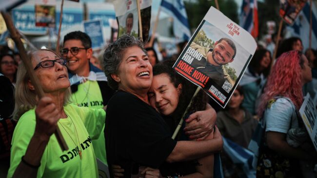 Тысячи людей собрались в Тель-Авиве в ожидании освобождения из Газы заложников