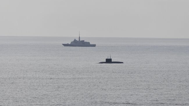 Дизель-электрическая подводная лодка Новороссийск у берегов Франции. 12 октября 2025 года