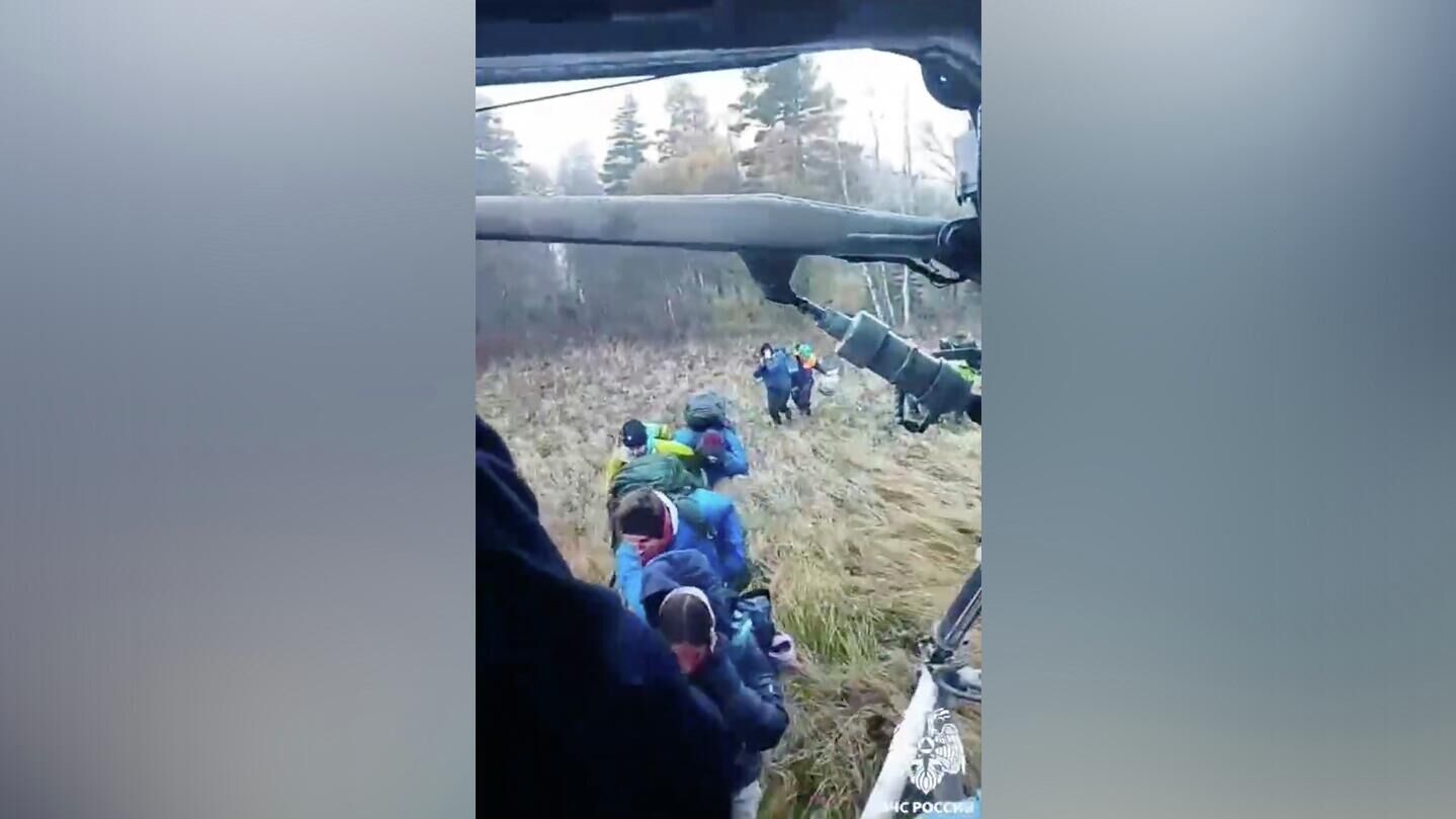 Эвакуация туристов в Сочи - РИА Новости, 1920, 13.10.2025