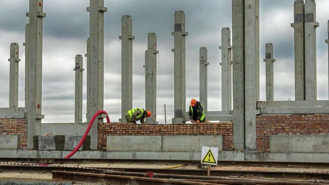 Хоценко сообщил об активном ходе строительства школы в Омской области