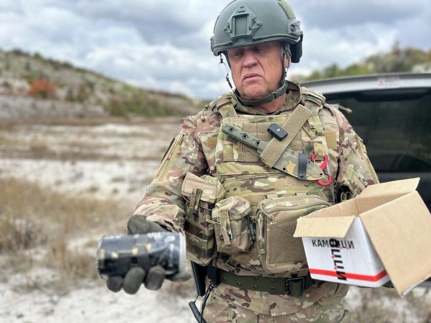 Бумер показывает СВУ, замаскированное под банку с энергетиком Бумер показывает СВУ, замаскированное под банку с энергетиком