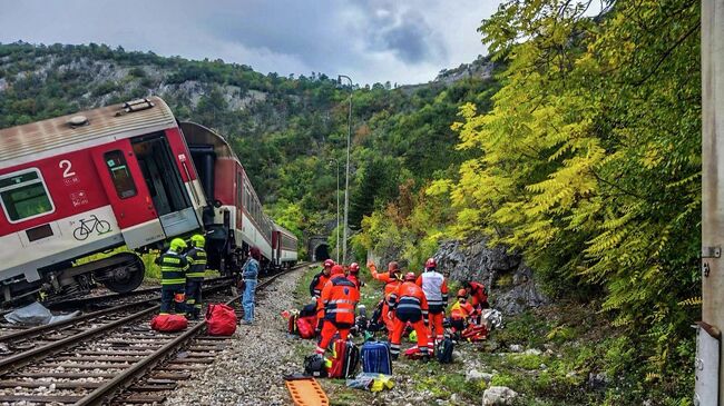 На месте столкновения поездов в Словакии