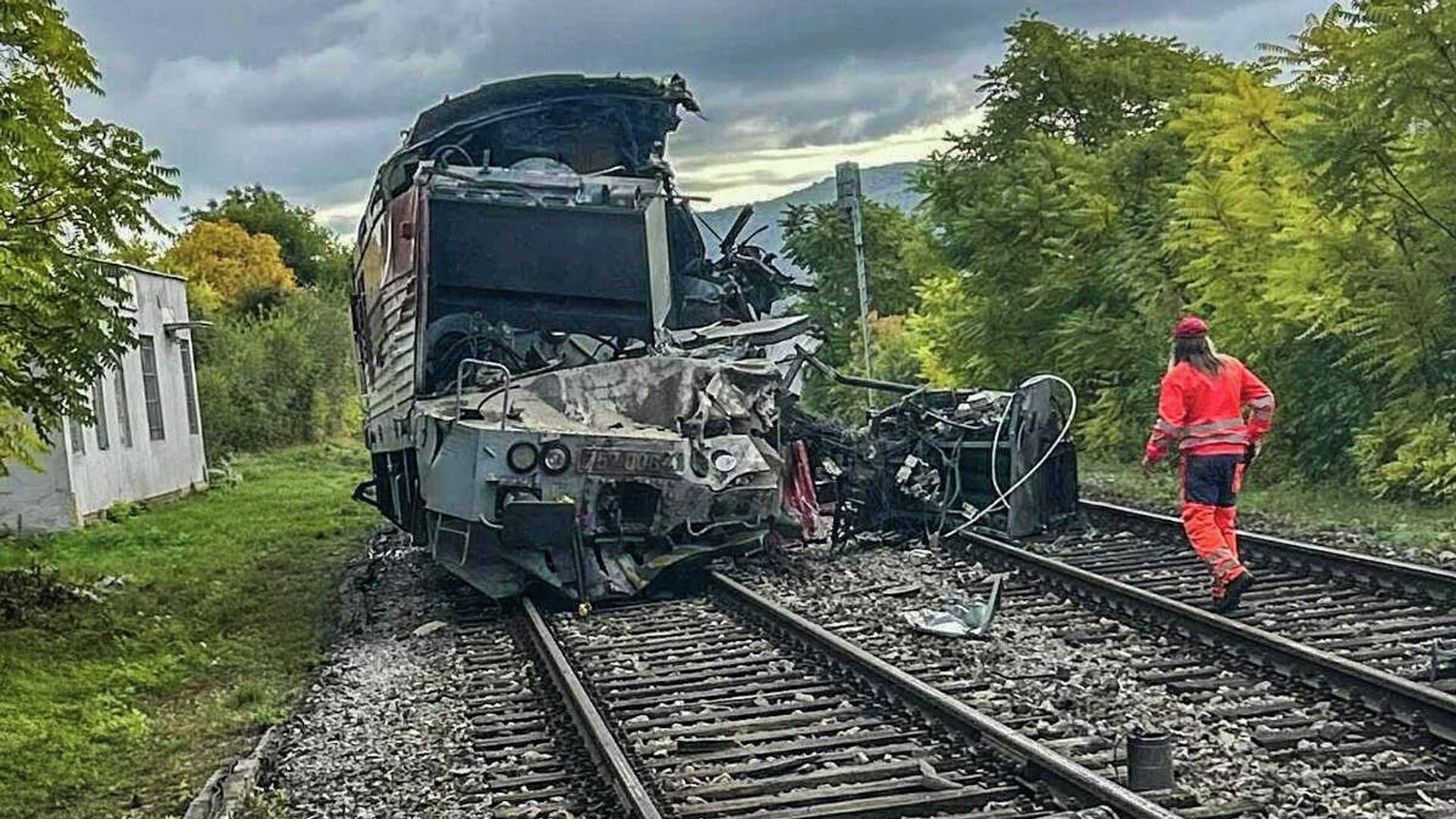 На месте столкновения поездов в Словакии На месте столкновения поездов в Словакии - РИА Новости, 1920, 13.10.2025