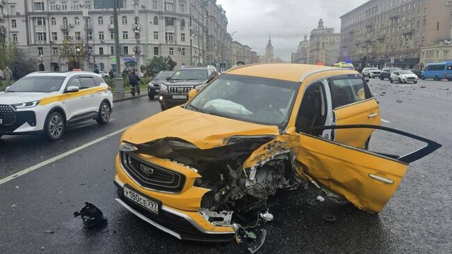 На месте ДТП на Кутузовском проспекте в Москве. 13 октября 2025