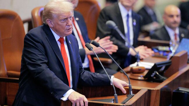 Президент США Дональд Трамп выступает в парламенте Израиля. 13 октября 2025