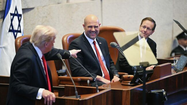 Президент США Дональд Трамп, председатель кнессета Амир Охана и президент Израиля Ицхак Герцог. 13 октября 2025