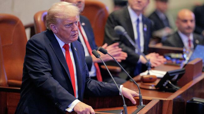 Президент США Дональд Трамп выступает в парламенте Израиля. 13 октября 2025