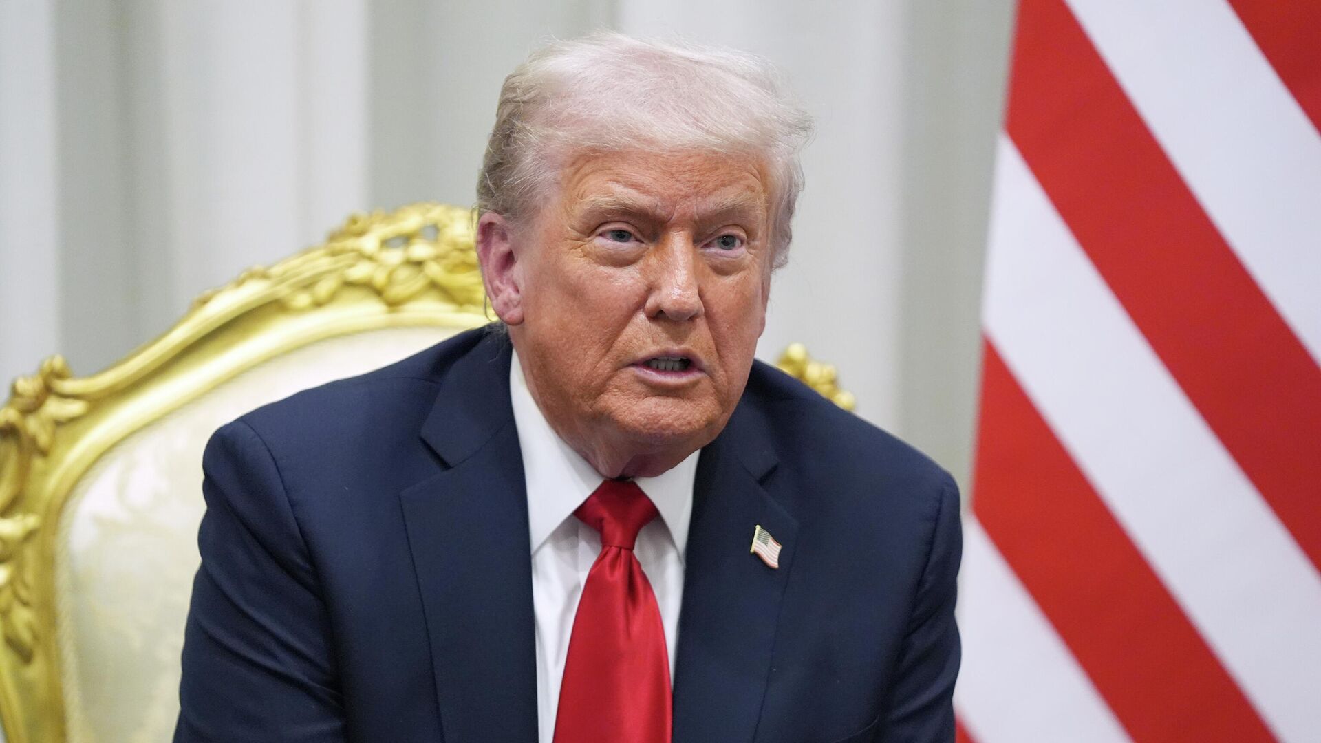 Трамп заявил, что хотел бы снять санкции с Ирана