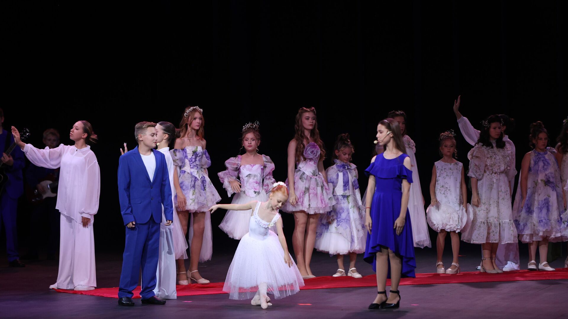 Этнографический мюзикл Ожерелье России Этнографический мюзикл Ожерелье России - РИА Новости, 1920, 13.10.2025