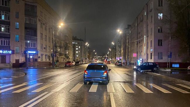 Место происшествия, где водитель сбил двух несовершеннолетних, переходивших дорогу по нерегулируемому пешеходному переходу